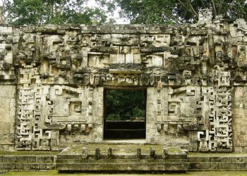 Vestigios de palacios estilo río Bec coronan un sitio prehispánico descubierto en México