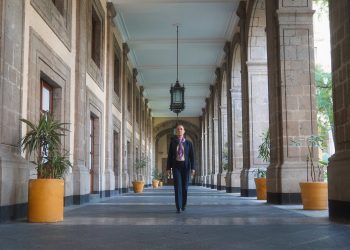 A más de un mes de su mandato, Sheinbaum recuerda que llegó a “servir al pueblo”