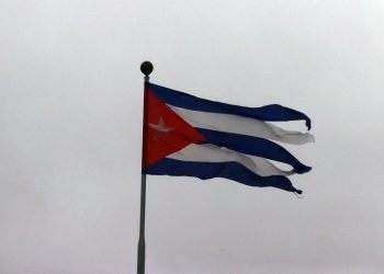 Paso de huracán Rafael deja derrumbes y otro apagón total en La Habana