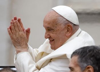 Francisco cambia el funeral de los papas