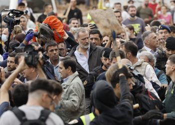 Insultos e indignación durante la visita de los reyes de España a las ciudades inundadas