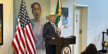 “No funcionó la estrategia de abrazos y no balazos”, afirmó Ken Salazar. SRE emite extrañamiento ante estas declaraciones