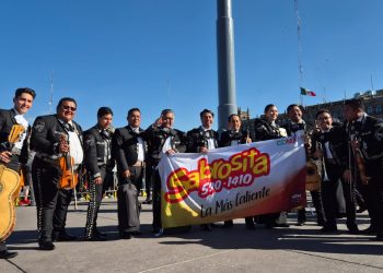 Mariachis rompen récord Guinness en el Zócalo capitalino; NRM Comunicaciones fue patrocinador
