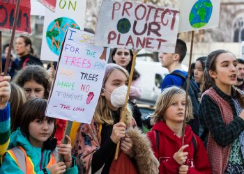 Las mujeres corren mayor riesgo de sufrir los efectos del cambio climático, afirma estudio