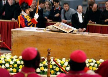 Francisco cambia la forma para realizar el funeral de los papas