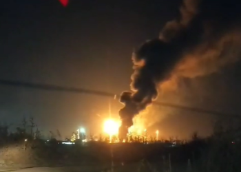 Se incendia área de residuos en refinería de Salamanca