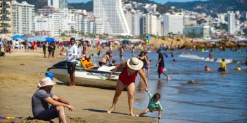 Acapulco cierra 2024 con recuperación turística del 65 % tras los huracanes