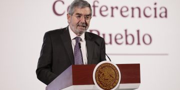 Roberto Velasco asume la SRE tras la salida de Juan Ramón de la Fuente