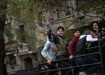 Insurgentes sirios entran en Damasco entre informaciones de huida de Al Asad