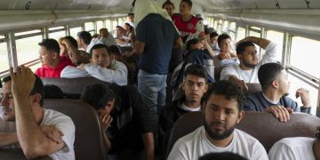 “Deportaciones masivas pueden ser mucho más aparatosas con Trump”: especialista