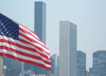 PIB de Estados Unidos creció 0.8% en el tercer trimestre, una décima más de lo estimado