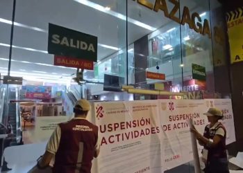 Coloca Gobierno de la CDMX sellos de suspensión en la Plaza Izazaga 89