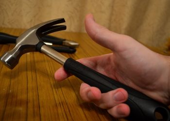 Joven ataca a sus compañeros con un martillo en una escuela privada en Guadalajara