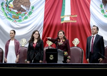 Rocío Nahle rinde protesta como primera gobernadora de Veracruz