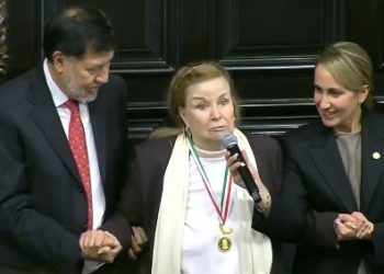 Ninfa María Deándar Martínez recibió del Senado la Medalla Belisario Domínguez