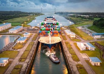 Trump exigirá la devolución del Canal de Panamá; Presidente panañeno responde