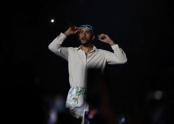 Bad Bunny anuncia el lanzamiento de su octavo álbum, ‘DeBÍ TiRAR MáS FOToS’, con 17 temas