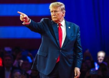 Trump se compromete a continuar la construcción del muro fronterizo pese al mayor costo