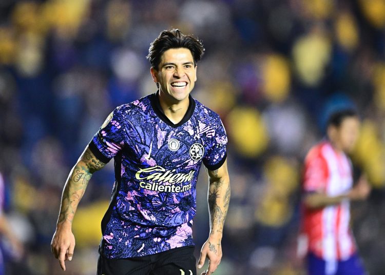 Victor Davila celebrates his goal 1-0 of America during the 4th round match between America and Atletico de San Luis as part of the Liga BBVA MX, Torneo Clausura 2025 at Ciudad de Los Deportes Stadium, on January 28, 2025 in Mexico City, Mexico.