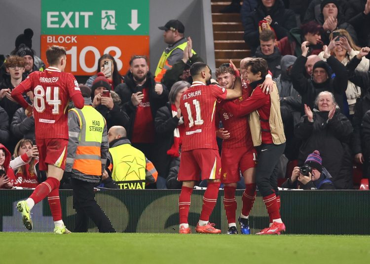 Liverpool (United Kingdom), 21/01/2025.- Harvey Elliott of Liverpool (3R) celebrates with teammates after scoring the 2-1 goal during the UEFA Champions League league phase match between Liverpool FC and LOSC Lille, in Liverpool, Britain, 21 January 2025. (Liga de Campeones, Reino Unido) EFE/EPA/ADAM VAUGHAN
