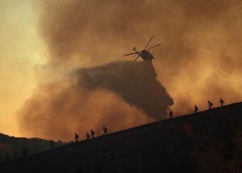México enviará equipo de combatientes de incendios a Los Ángeles