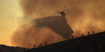 México enviará equipo de combatientes de incendios a Los Ángeles