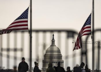 EU: Aprueban ley que autoriza la detención de migrantes por delitos menores