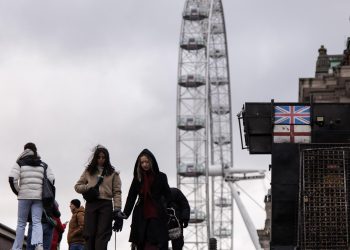 Varios hospitales de Inglaterra saturados por casos de gripe