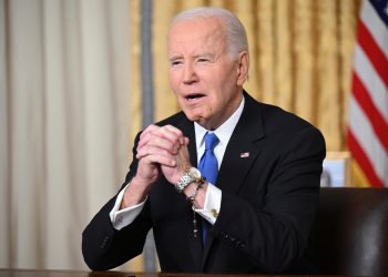 Biden advierte que en EU “se está gestando una oligarquía”