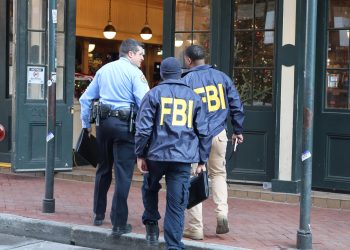 PRI denuncia "ofrendas" de capos al FBI y exige cuentas al Gobierno.