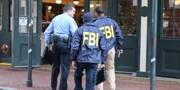 PRI denuncia "ofrendas" de capos al FBI y exige cuentas al Gobierno.