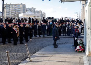 Recuerdan a víctimas a 10 años de los atentados de Charlie Hebdo