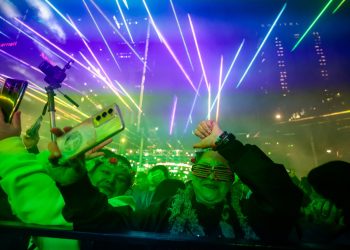 La discoteca más grande del mundo reúne a 200 mil personas en Paseo de la Reforma