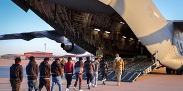 México afirma que aceptará a repatriados, tras supuesto rechazo de vuelo con deportados