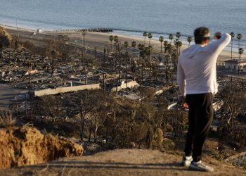 Un nuevo incendio amenaza Los Ángeles