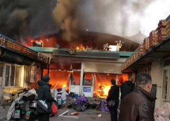 Al menos ocho muertos y quince heridos por incendio en  un mercado de China