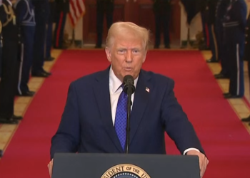 Donald Trump promulga la ley Laken Riley; endurece castigo a migrantes