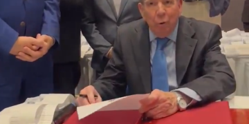 Edmundo González entrega actas electorales a Panamá para su custodia