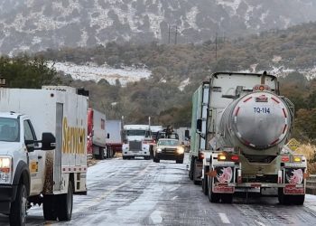 Por nevadas cierran circulación en carretera federal de Sonora