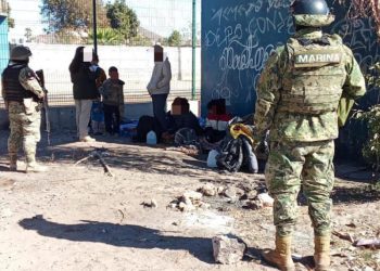 Rescatan a 27 migrantes en patios de empresa ferroviaria en Sonora