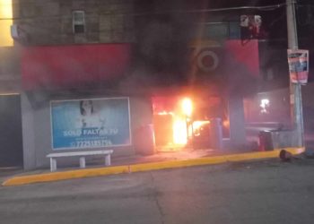 Tres muertos, seis heridos, tres tiendas y un restaurante quemados, saldo de hechos violentos en Zitácuaro
