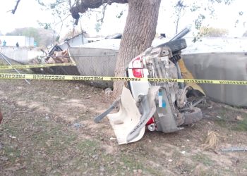 Mueren dos maestras al chocar con un trailer en Tamaulipas