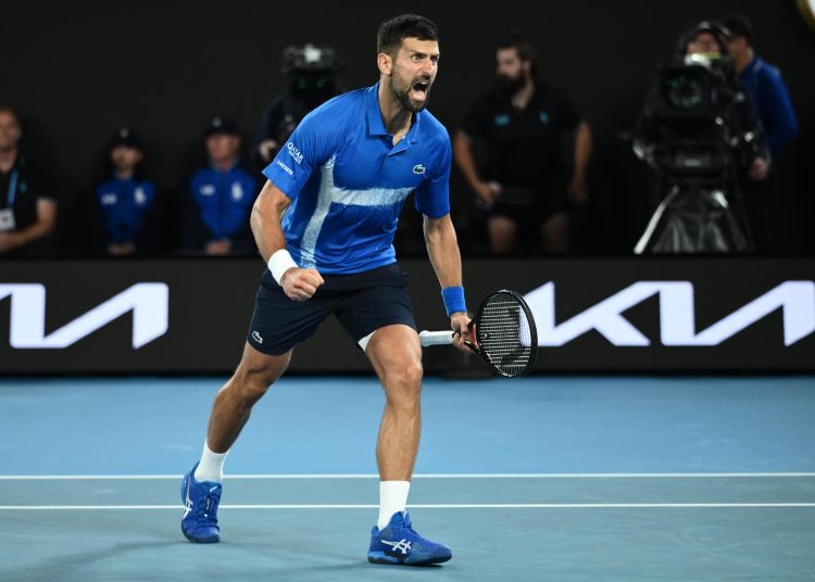 Melbourne (Australia), 21/01/2025.- Novak Djokovic of Serbia reacts during his Men's Singles quarterfinal match against Carlos Alcaraz of Spain at the Australian Open tennis tournament in Melbourne, Australia, 21 January 2025. (Tenis, España) EFE/EPA/JOEL CARRETT AUSTRALIA AND NEW ZEALAND OUT