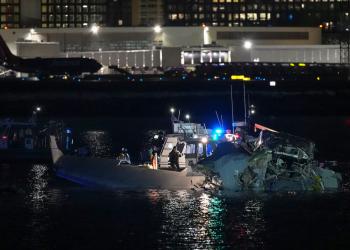 México expresa solidaridad por choque de avión regional y helicóptero en Washington
