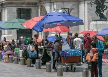 Gobierno capitalino buscará espacios para comerciantes