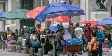 Gobierno capitalino buscará espacios para comerciantes