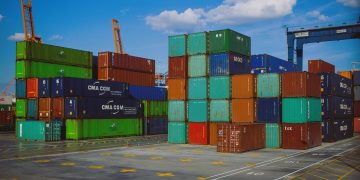 México eleva su déficit comercial en un 50%