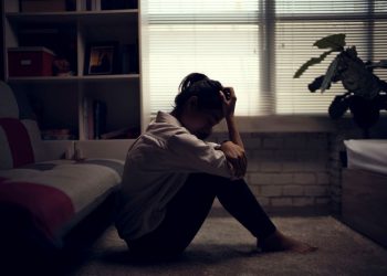 “Preocuponas y tristes”, estudio alerta sobre depresión femenina por cuesta de enero