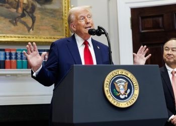 Un juez federal bloquea la orden de Trump de acabar con la ciudadanía por nacimiento