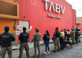 Aseguran drogas y armas en cateo a centro nocturno de Tlaxcala